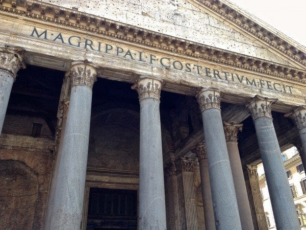 罗马万神殿的入口。