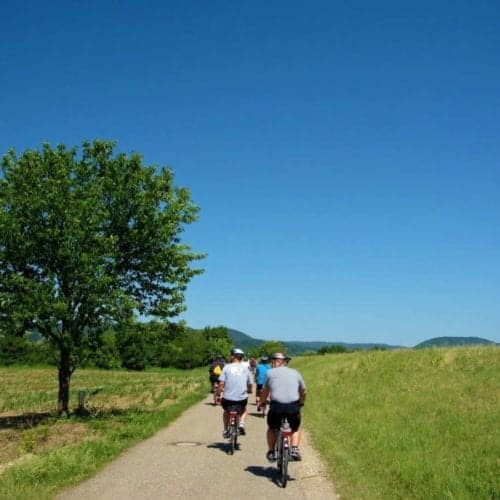 AmaWaterways自行车之旅从雷根斯堡,德国瓦尔哈拉殿堂纪念碑8英里远。