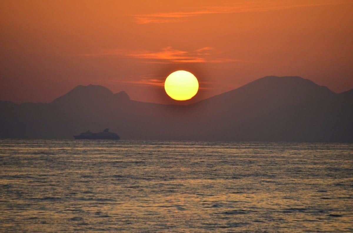 选择你的地中海邮轮到地中海南部欣赏日落。