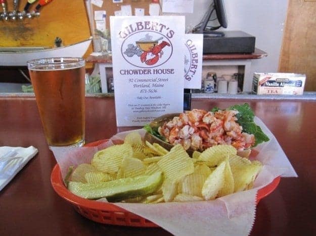 龙虾卷午餐吉尔伯特在缅因州的波特兰。