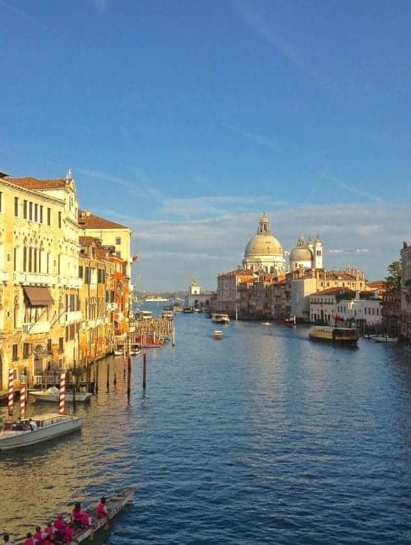 学术界观点在威尼斯大运河的桥