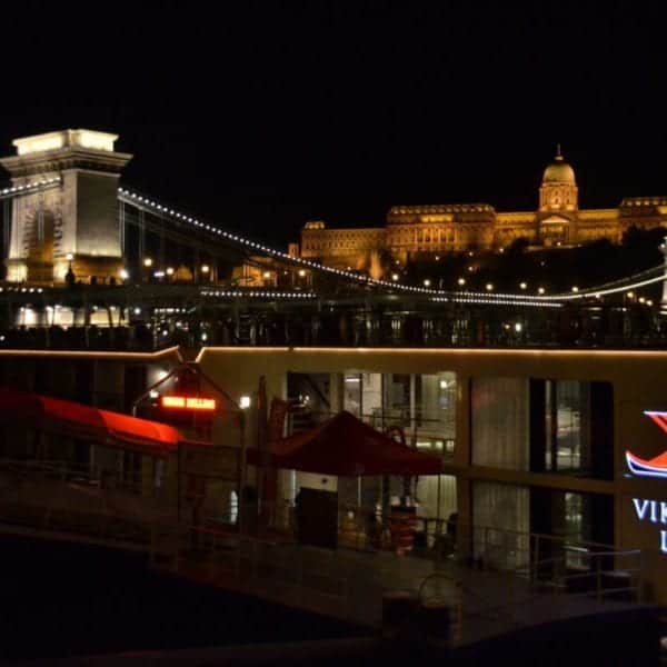 如何乘坐火车去布达佩斯乘坐多瑙河邮轮