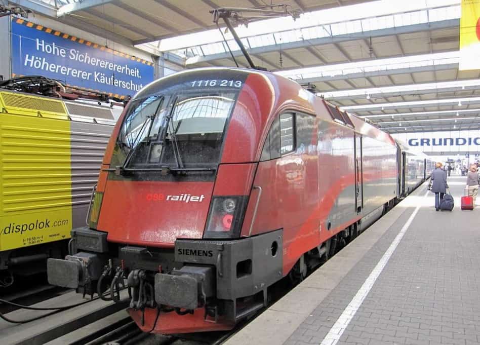 德国铁路喷气火车开往布达佩斯