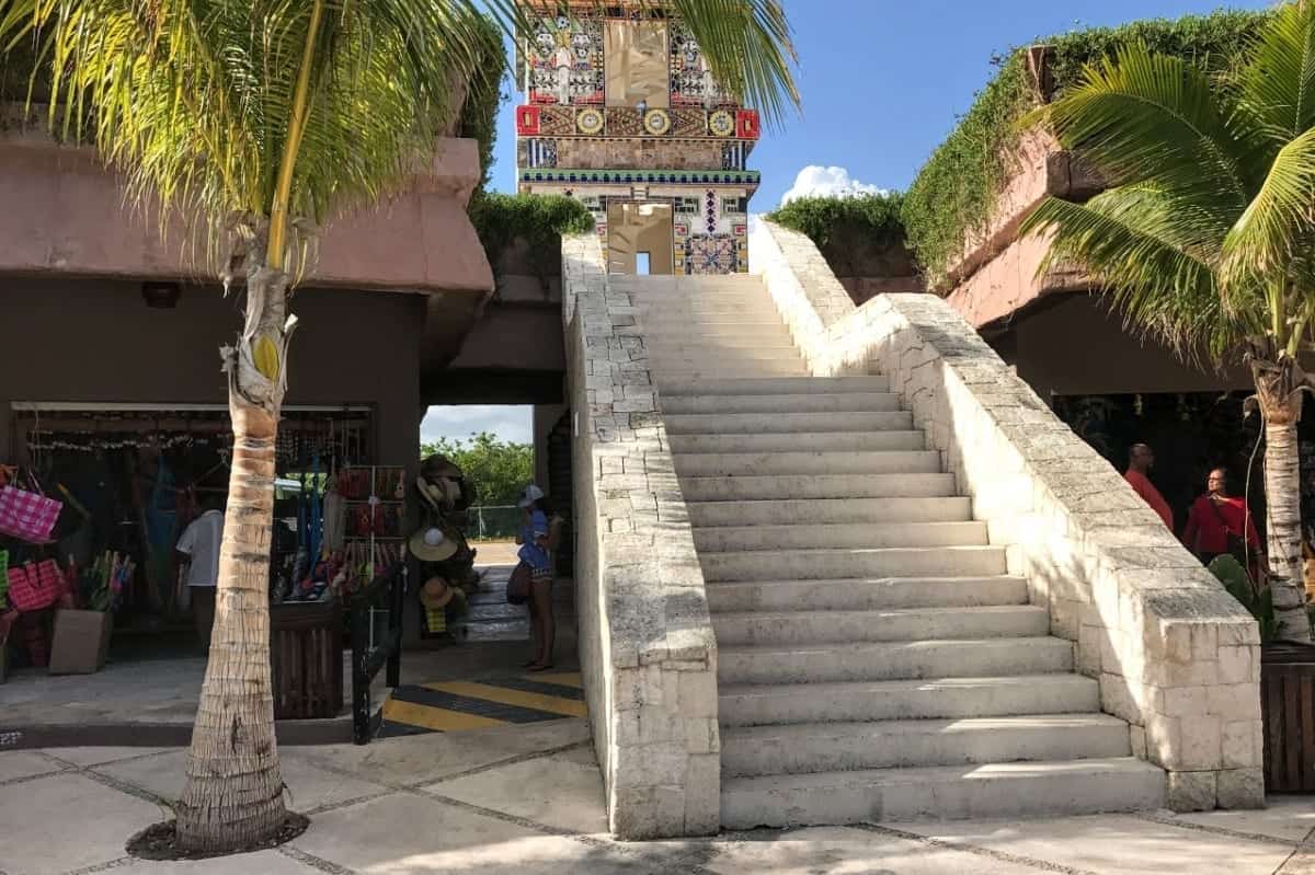 Costa Maya楼梯与电车的近路