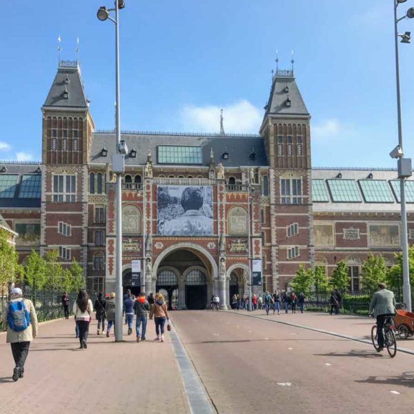 如何从阿姆斯特丹河邮轮码头前往国立博物馆
