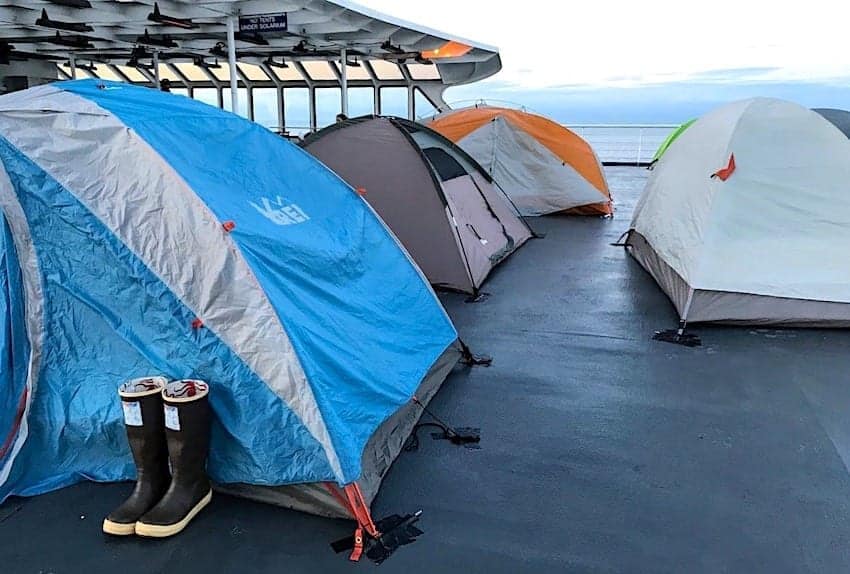 阿拉斯加海上公路MV哥伦比亚号上的帐篷