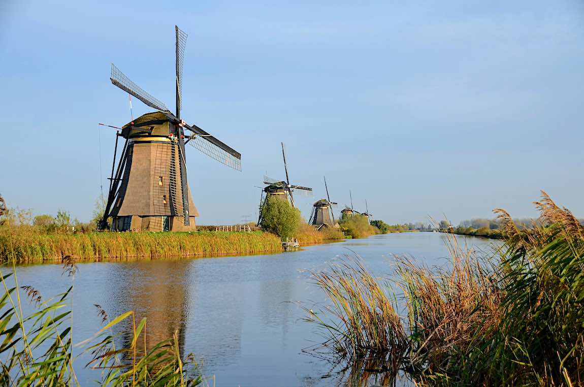 荷兰Kinderijk的风车是乘船去荷兰的首选景点