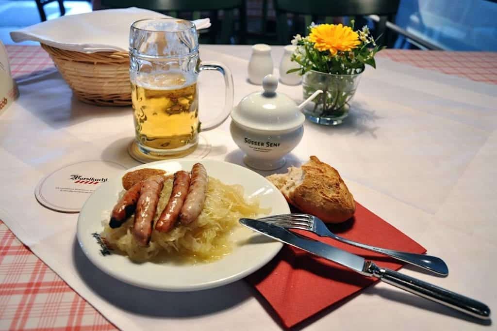 位于雷根斯堡的Alte Würstküche是德国最古老的香肠餐厅。