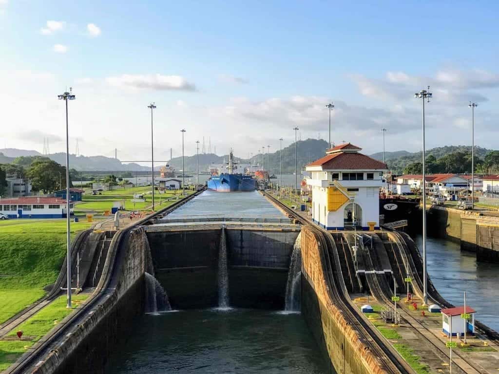 巴拿马运河船闸